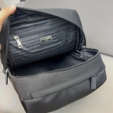 日本未入荷 2024 プラダ 新作バックパック偽物