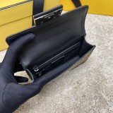 高品質♪♪♪ 2024 フェンディ 新作ウエストポーチ・ボディバッグコピー