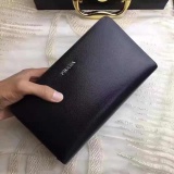 注目度抜群！ 2024 プラダ 新作クラッチバッグ偽物