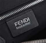 入手困難品！ 2024 フェンディ 新作ボディバッグスーパーコピー