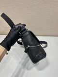 定番人気！ 2024 プラダ 新作ショルダーバッグ偽物