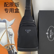 完売前に！ 2024 プラダ 新作ボディバッグスーパーコピー
