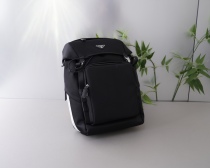 日本未入荷 2024 プラダ 新作バックパックコピー