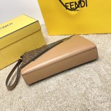 定番人気！ 2024 フェンディ 新作クラッチバッグ偽物