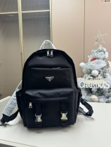 入手困難品！ 2024 プラダ 新作バックパック偽物