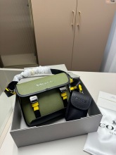 定番人気！2024 コーチ 新作ショルダーバッグ偽物