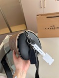定番人気！2024 コーチ 新作ショルダーバッグ偽物