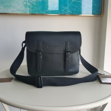 日本未入荷 2024 バーバリー 新作ショルダーバッグスーパーコピー