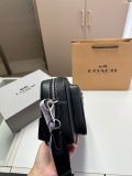 ☆超人気☆ 2024 コーチ 新作ショルダーバッグスーパーコピー