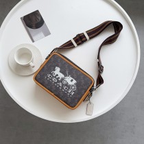 世界中で大人気♪ 2024 コーチ 新作ショルダーバッグコピー