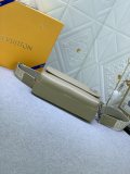 目を惹くカラー 2024 ルイヴィトン 新作ショルダーバッグスーパーコピーM22482