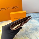 完売必至 ルイヴィトン 男女兼用 折り財布 偽物 M60895