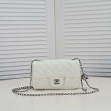日本未入荷 2024 シャネル 新作 ショルダーバッグ 偽物 1787