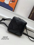 絶対欲しい！2024 ボッテガヴェネタ 新作 ショルダーバッグ コピー S001#