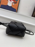 絶対欲しい！2024 ボッテガヴェネタ 新作 ショルダーバッグ コピー S001#