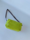 人気爆発☆ 2024 イッセイミヤケ 新作 ショルダーバッグ コピー