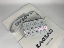 世界中で大人気♪ 2024 イッセイミヤケ 新作 ショルダーバッグ コピー