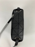 【大特価】2024 イッセイミヤケ 新作 ショルダーバッグ スーパーコピー