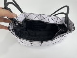 《人気★》2024 イッセイミヤケ 新作 ショルダーバッグ コピー