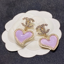 目を惹くカラー シャネル ピアス 偽物