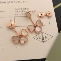 人気急上昇 ヴァンクリーフ ピアス コピー