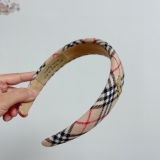送料込 バーバリー ヘアバンド コピー