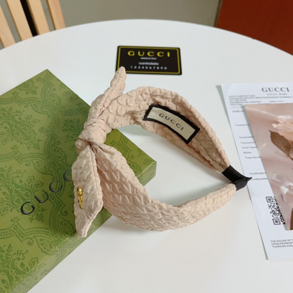 超希少！グッチ ヘアバンド 偽物