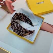 送料込 フェンディ ヘアバンド コピー