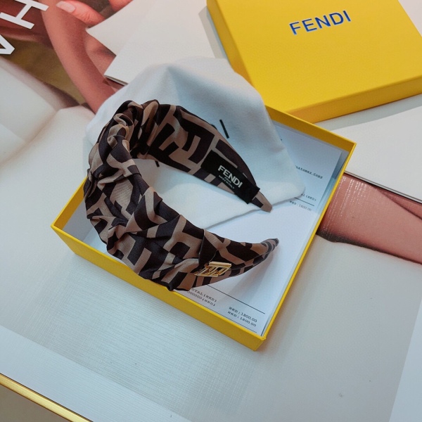 送料込 フェンディ ヘアバンド コピー