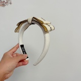 送料込 ミュウミュウ ヘアバンド 偽物
