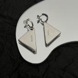 送料込 プラダ ピアス コピー