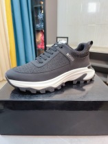 完売必至 2026 ヒューゴボス 新作 スニーカー 偽物