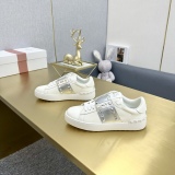 世界中で大人気♪ 2026 ヴァレンティノ 新作 男女兼用 スニーカー 偽物