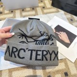 目を惹くカラー 2026 アークテリクス 新作 帽子 ニット帽 コピー