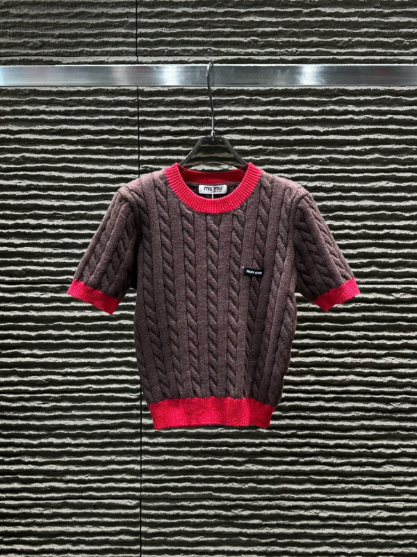 累積売上総額第１位！  2026 ミュウミュウ 新作 半袖Tシャツ コピー 3色