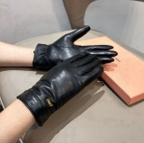 送料込 2026 ミュウミュウ 新作 手袋 レディース コピー