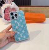 肌触り最高な 2026 ルイヴィトン 新作 iPhone ケース 全機種 販売 偽物