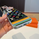 即発送！2026 ルイヴィトン 新作 iPhone ケース 全機種 販売 スーパーコピー
