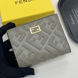 超限定♪ フェンディ 男女兼用 折り財布 偽物 8358