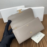 目を惹くカラー セリーヌ 男女兼用 長財布 コピー 10318
