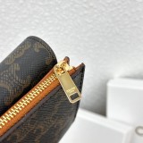 争奪戦 セリーヌ 男女兼用 折り財布 偽物 10963