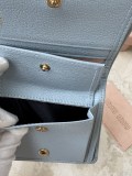 定番人気！ ミュウミュウ レディース 折り財布 偽物 2523