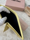 即発送！ ミュウミュウ レディース 折り財布 コピー 2523