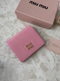 注目度抜群！ ミュウミュウ レディース 折り財布 スーパーコピー 2523