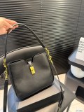 注目アイテム☆ セリーヌ レディース ショルダーバッグ 偽物 2403