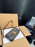 目を惹くカラー セリーヌ レディース ショルダーバッグ 偽物 001052