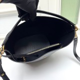 目を惹くカラー セリーヌ レディース バケツバッグ コピー 113