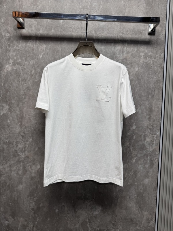 入手困難！2026 ルイヴィトン 新作 半袖Tシャツ 偽物