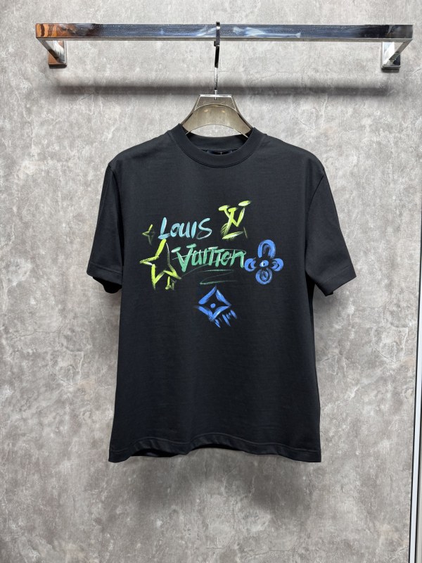 世界中で大人気♪ 2026 ルイヴィトン 新作 半袖Tシャツ コピー