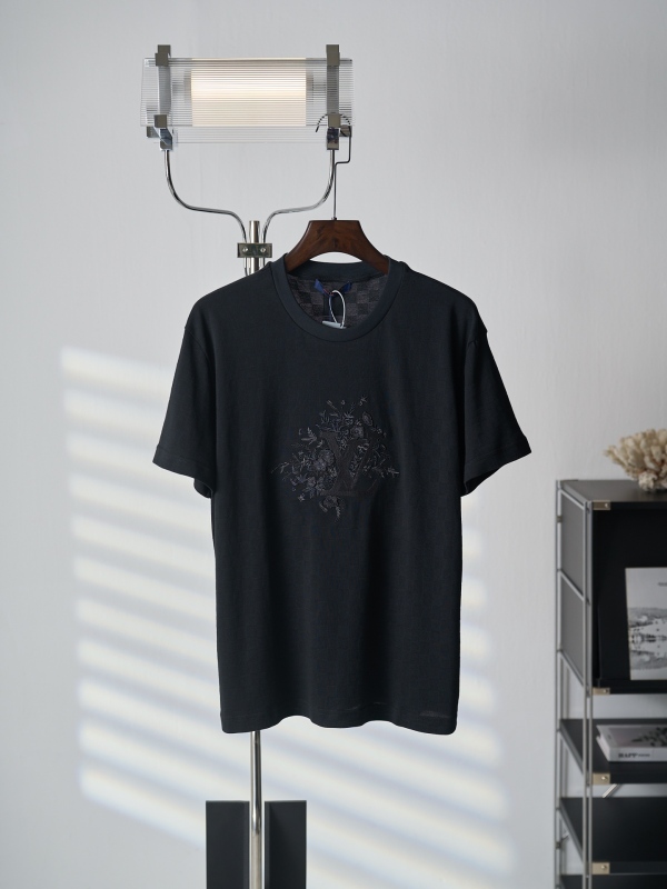 注目度抜群！2026 ルイヴィトン 新作 半袖Tシャツ コピー